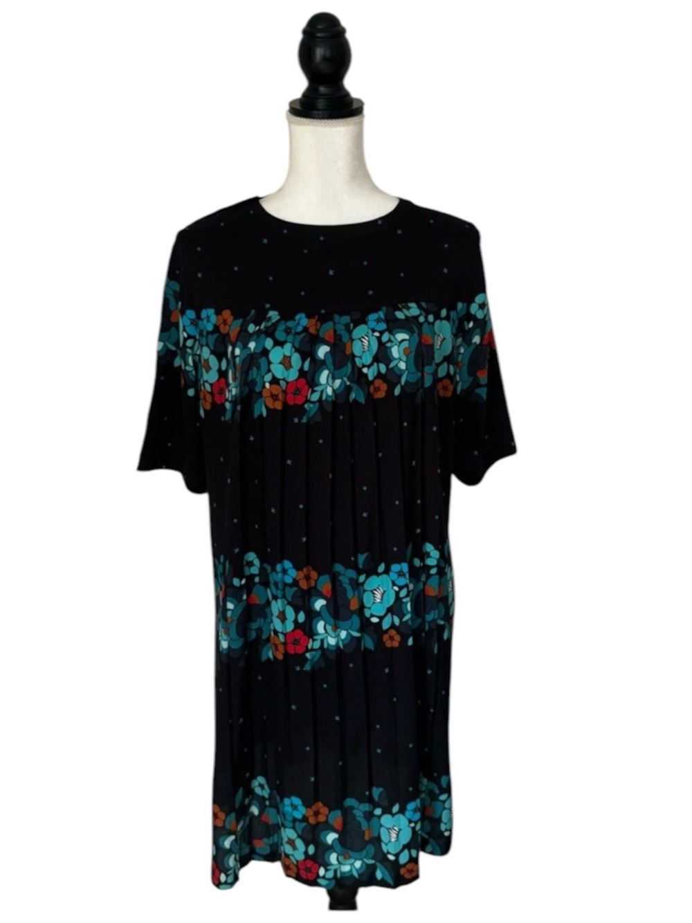 LOFT Floral Relaxed Dress Pleated Back Shoulder Buttons Size Small